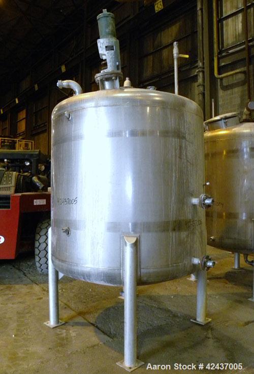 Used Tank, 1075 Gallon, 304 Stainless Steel, Vertical. 72" Diameter x 60" straight side, dished top and bottom. Off center top entering Lightnin agitator, model XJC-65. Approximate 1-1/2" diameter sh...