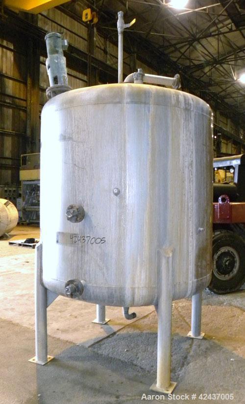 Used Tank, 1075 Gallon, 304 Stainless Steel, Vertical. 72" Diameter x 60" straight side, dished top and bottom. Off center top entering Lightnin agitator, model XJC-65. Approximate 1-1/2" diameter sh...