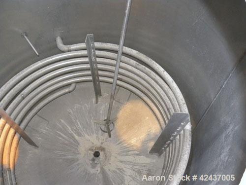 Used Tank, 1075 Gallon, 304 Stainless Steel, Vertical. 72" Diameter x 60" straight side, dished top and bottom. Off center top entering Lightnin agitator, model XJC-65. Approximate 1-1/2" diameter sh...