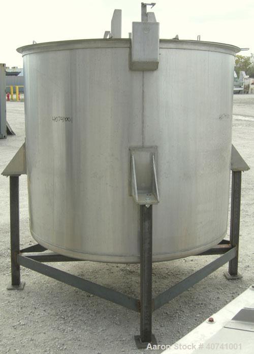 Used Tank, 1200 gallon, 316 stainless steel, vertical. 72" diameter x 62" straight side. Open top with (2) 1/3 covers, dished bottom. Provision for a clamp-on agitator. 3 1/2" center bottom outlet. M...