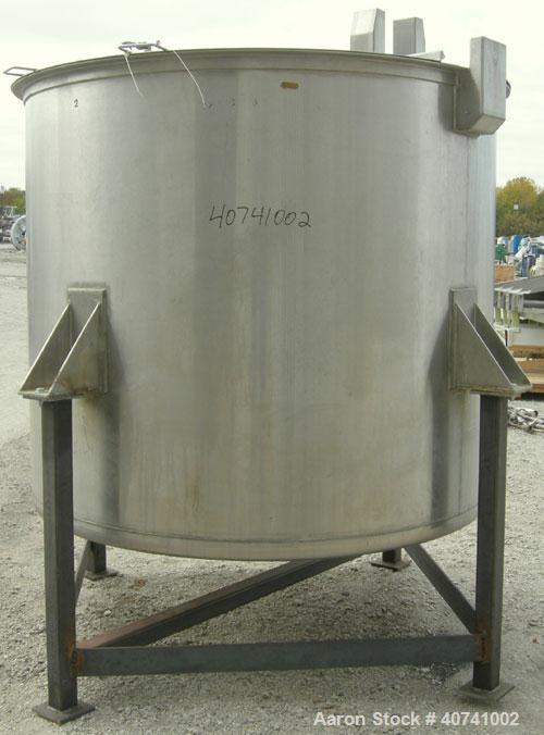 Used Tank, 1200 gallon, 316 stainless steel, vertical. 72" diameter x 62" straight side. Open top with (2) 1/3 covers, dished bottom. Provision for a clamp-on agitator. 3 1/2" center bottom outlet. M...