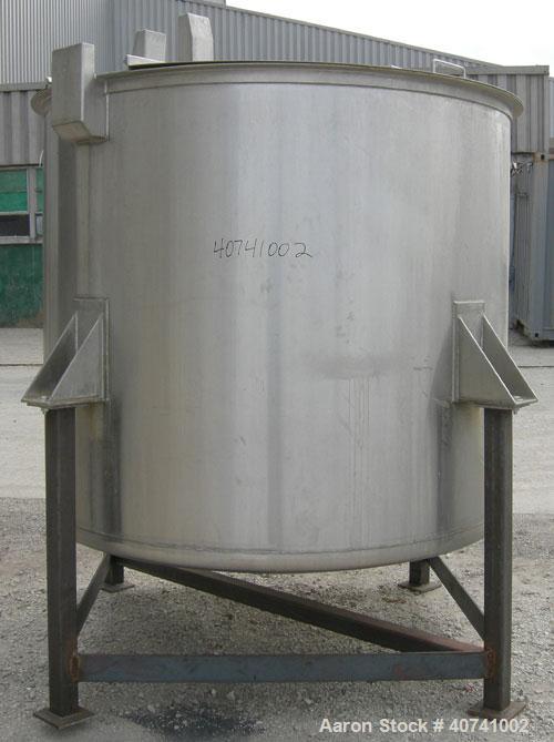 Used Tank, 1200 gallon, 316 stainless steel, vertical. 72" diameter x 62" straight side. Open top with (2) 1/3 covers, dished bottom. Provision for a clamp-on agitator. 3 1/2" center bottom outlet. M...