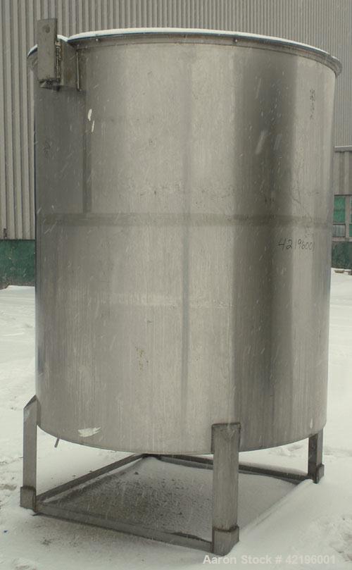 Used Indian Tuff-Tank Tank, 1480 Gallon, 316 Stainless Steel. 72" diameter x 84" straight side, flat top with hinged cover and slight cone bottom. Provision for a clamp on agitator. 2 1/2" NPT center...