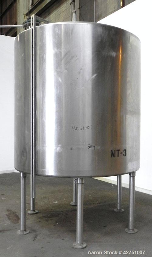 Used Tank, 2000 Gallon, 304 Stainless Steel, Vertical. 84" Diameter x 80" straight side. Dished top, coned bottom. Off center top entering Lightnin air operated agitator, model XJAC-100. 1-1/2" Diame...