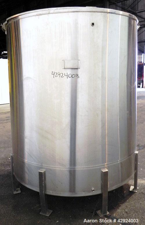 Used Tank, 1000 Gallon, 316 Stainless Steel, Vertical. Approximate 68’’ diameter x 70’’ straight side. Open top with a 1 piece hinged cover, flat bottom. Approximate 2’’ center bottom outlet. Mounted...