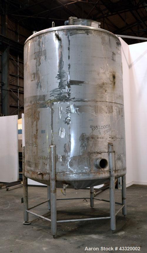 Used Tank, 1900 Gallon, 316 Stainless Steel, Vertical. Approximate 76” diameter x 92” straight side, dished top and bottom. Fixed stainless steel agitator mount with a UET agitator, model XCEL-6, out...