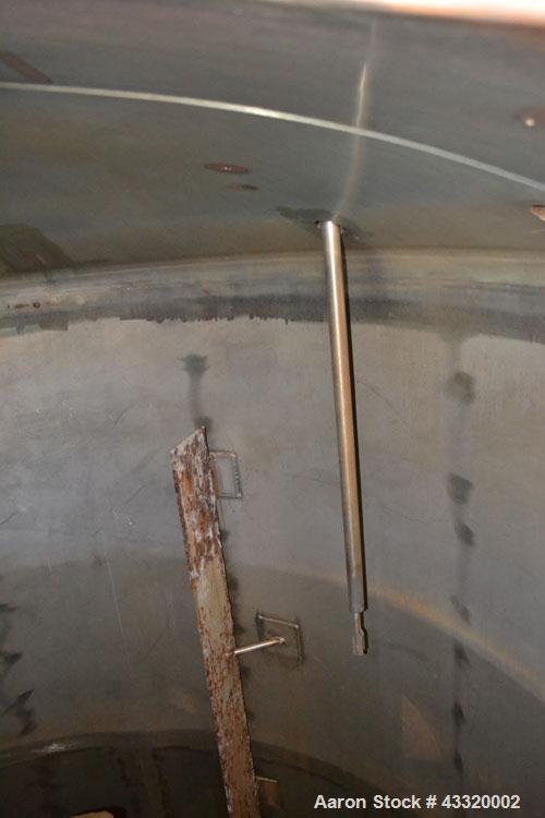 Used Tank, 1900 Gallon, 316 Stainless Steel, Vertical. Approximate 76” diameter x 92” straight side, dished top and bottom. Fixed stainless steel agitator mount with a UET agitator, model XCEL-6, out...