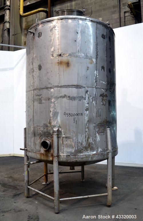 Used Tank, 1900 Gallon, 316 Stainless Steel, Vertical. Approximate 76” diameter x 92” straight side, dished top and bottom. Fixed stainless steel agitator mount with a UET agitator, model XCEL-6, out...