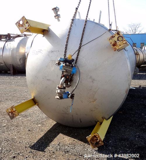 Used Tank, 4000 Gallon, 304 Stainless Steel, Vertical.  Approximately 82" diameter x 180" straight side, flat welded top, dished bottom.  Top mounted Eastern agitator, model APDS-3M. Approximately 2-...