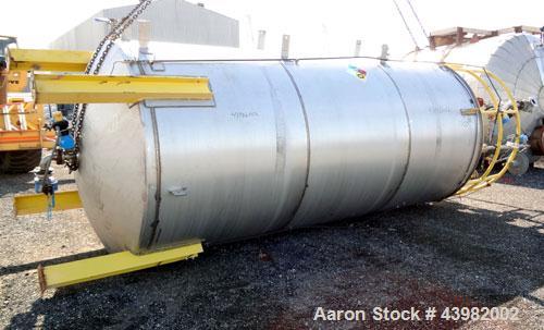 Used Tank, 4000 Gallon, 304 Stainless Steel, Vertical.  Approximately 82" diameter x 180" straight side, flat welded top, dished bottom.  Top mounted Eastern agitator, model APDS-3M. Approximately 2-...