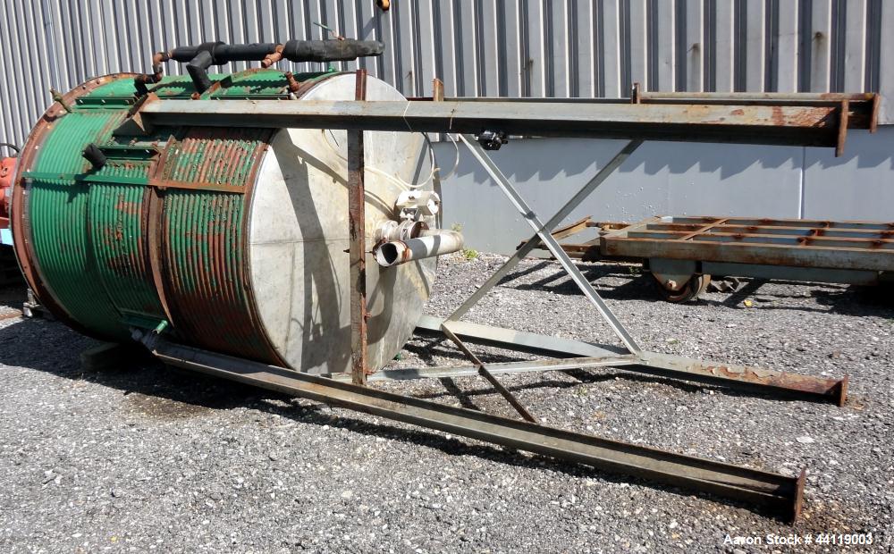 Used Tank / Kettle, 1800 Gallon, 304 Stainless Steel, Vertical. Approximate 78" diameter x 84" straight side, open top with a 1/3 hinged cover, slight coned bottom. Bolt on carbon steel agitator brid...
