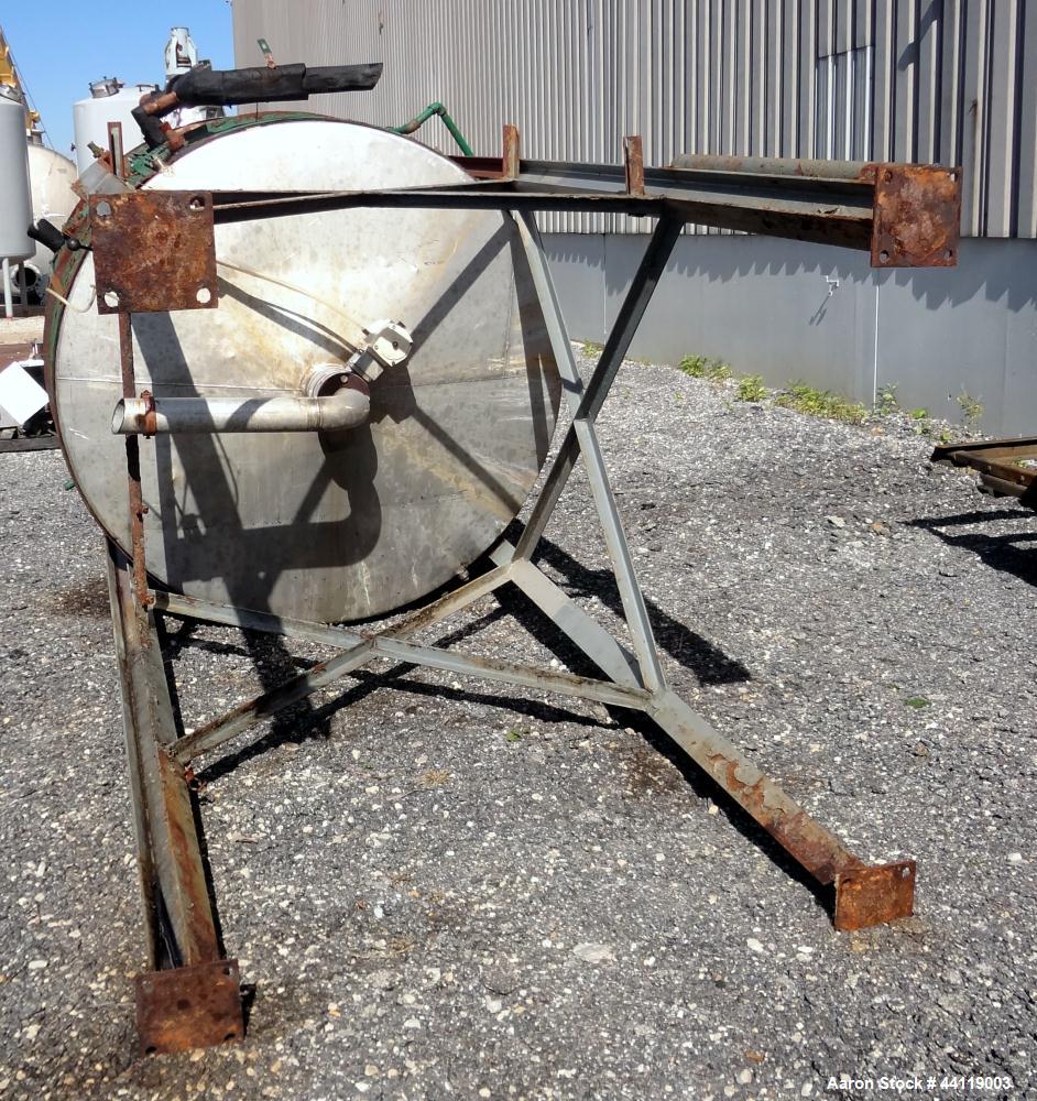 Used Tank / Kettle, 1800 Gallon, 304 Stainless Steel, Vertical. Approximate 78" diameter x 84" straight side, open top with a 1/3 hinged cover, slight coned bottom. Bolt on carbon steel agitator brid...