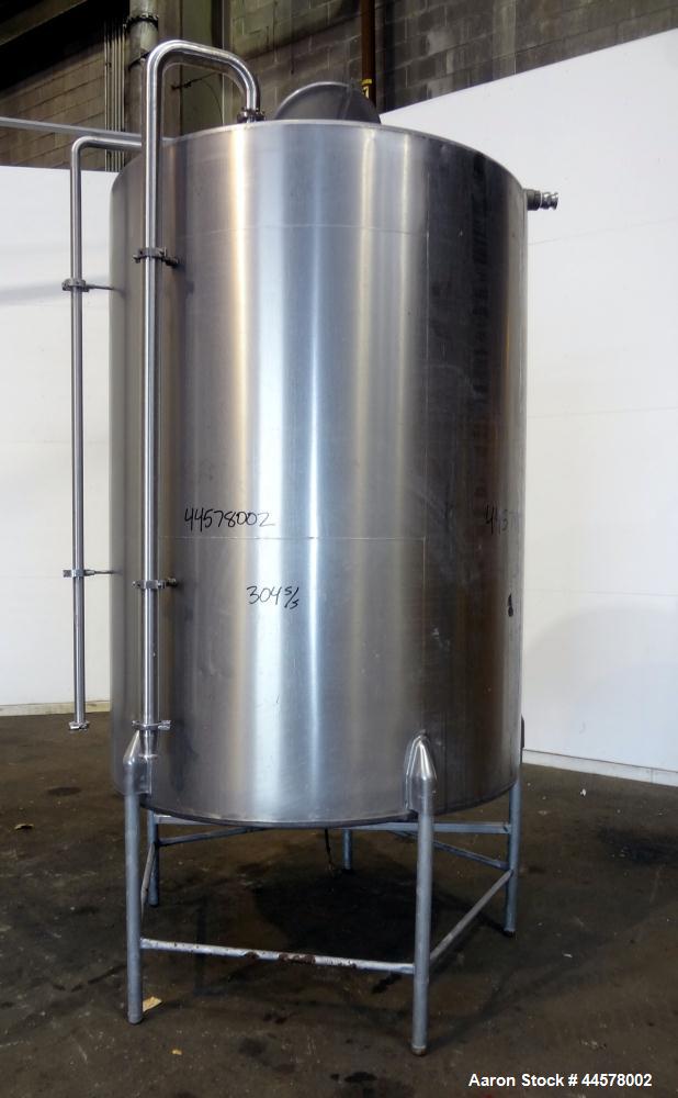 Used Tank, 1000 Gallon, 304 Stainless Steel, Vertical. 60” Diameter x 82” straight side, flat welded top, sloped bottom. Side Bottom entering agitator with a 3 blade prop, driven by a 2hp, 3/60/208-2...