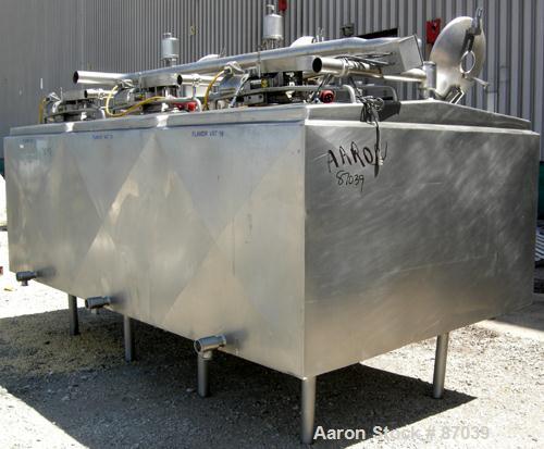 Used 3 Compartment Tank, 1,500 total gallons, 304 stainless steel, horizontal. Each compartment has an approximate 500 gallon capacity. Compartments are 76" front to back, 47" left to right, and appr...