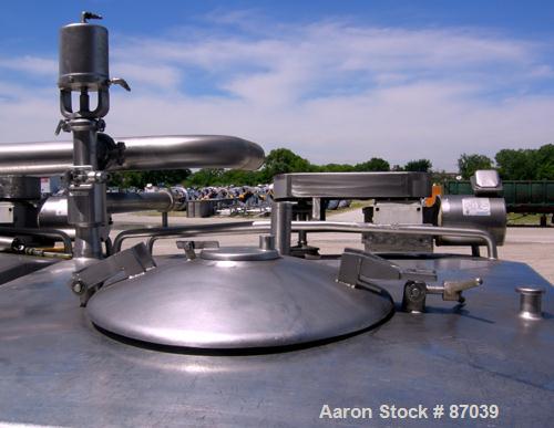 Used 3 Compartment Tank, 1,500 total gallons, 304 stainless steel, horizontal. Each compartment has an approximate 500 gallon capacity. Compartments are 76" front to back, 47" left to right, and appr...