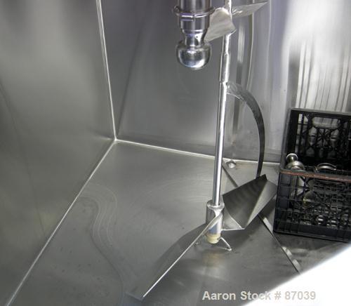 Used 3 Compartment Tank, 1,500 total gallons, 304 stainless steel, horizontal. Each compartment has an approximate 500 gallon capacity. Compartments are 76" front to back, 47" left to right, and appr...