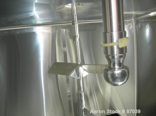 Used 3 Compartment Tank, 1,500 total gallons, 304 stainless steel, horizontal. Each compartment has an approximate 500 gallon capacity. Compartments are 76" front to back, 47" left to right, and appr...