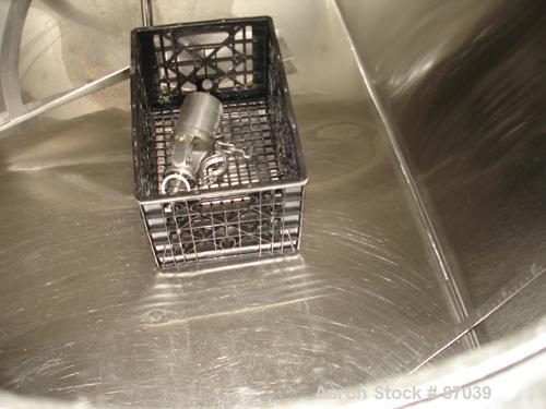 Used 3 Compartment Tank, 1,500 total gallons, 304 stainless steel, horizontal. Each compartment has an approximate 500 gallon capacity. Compartments are 76" front to back, 47" left to right, and appr...