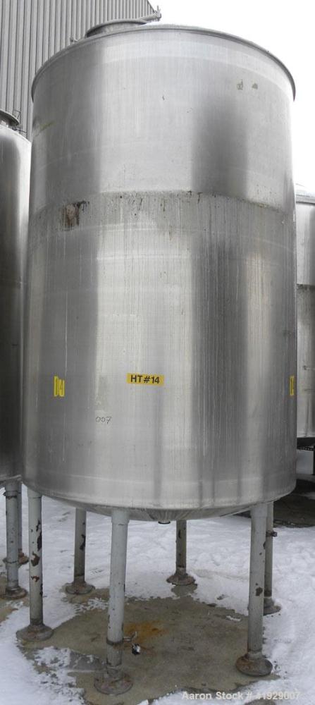 Used Norwalk Tank, 2000 Gallon, 316 Stainless Steel, Vertical. 76" diameter x 106" straight side, 304 stainless steel dished top, 316 dished bottom. Off center top entering angled Lightnin manual var...