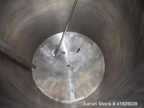 Used Norwalk Tank, 2000 Gallon,  stainless steel, vertical. 76" diameter x 106" straight side, open top with a 1/2 hinged cover, dish bottom. Top side wall entering angled Lightnin agitator, model N3...