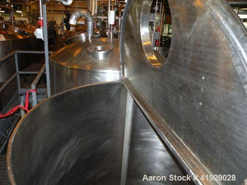 Used Norwalk Tank, 2000 Gallon,  stainless steel, vertical. 76" diameter x 106" straight side, open top with a 1/2 hinged cover, dish bottom. Top side wall entering angled Lightnin agitator, model N3...