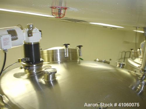 Used Mueller Agitated Tank, 1000 Gallon, Model F. 6' diameter x 4' straight side, dish top and bottom, off center 1 hp Lightnin agitator drive with mechanical seal, 230/460 volt, 3 blade turbine agit...