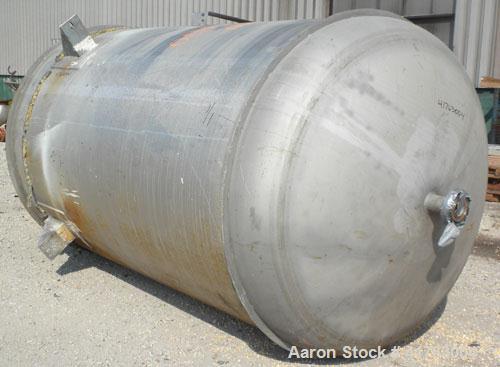 Used Mueller Pressure Tank, 2000 Gallon, Model F, 316L Stainless Steel, Vertical. 72" diameter x 105" straight side, 2 to 1 elliptical top and bottom. Internal rated 100/FV psi at 350 deg.f., -20 deg...