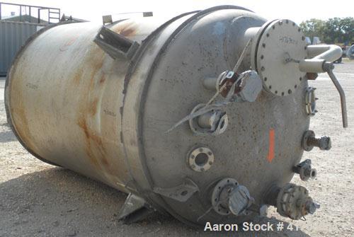 Used Mueller Pressure Tank, 2000 Gallon, Model F, 316L Stainless Steel, Vertical. 72" diameter x 105" straight side, 2 to 1 elliptical top and bottom. Internal rated 100/FV psi at 350 deg.f., -20 deg...
