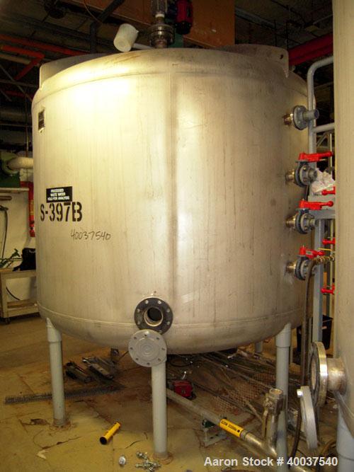 Used Mueller tank, 2200 gallon, stainless steel, vertical. Approximately 96" diameter x 63" straight side, dished top and bottom. Lightnin agitator, model XJC 117, 1 1/2" diameter shaft with (2) 3 bl...