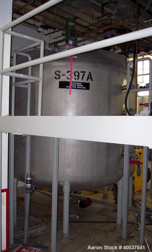 Used Mueller tank, 2200 gallon, stainless steel, vertical. Approximately 96" diameter x 63" straight side, dished top and bottom. Lightnin agitator, model XJC 117, 1 1/2" diameter shaft with (2) 3 bl...
