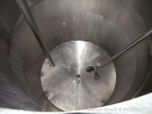Used Perry Products Tank, 2000 Gallon, 304 stainless steel, vertical. 76" diameter x 106" straight side, dished top and bottom.  Off center top entering angled Lightnin manual variable speed agitator...