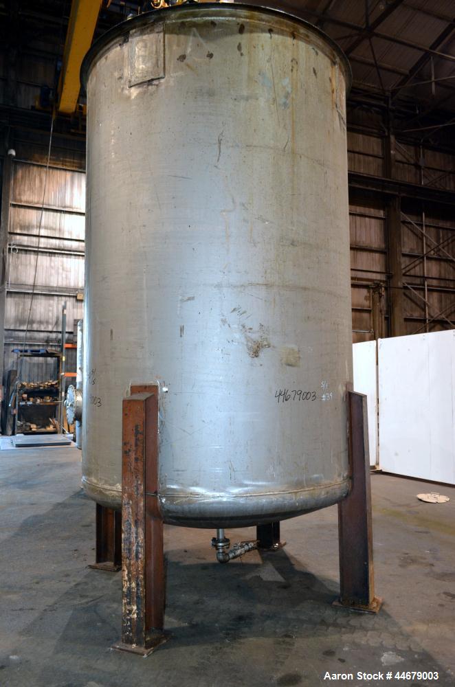 Used RECO Richmond Engineering Company Tank, 3170 Gallon, 304 Stainless Steel, Vertical. Approximate 84" diameter x 122" straight side, flat top with a 1/4 hinged cover, dished bottom. Internal rated...