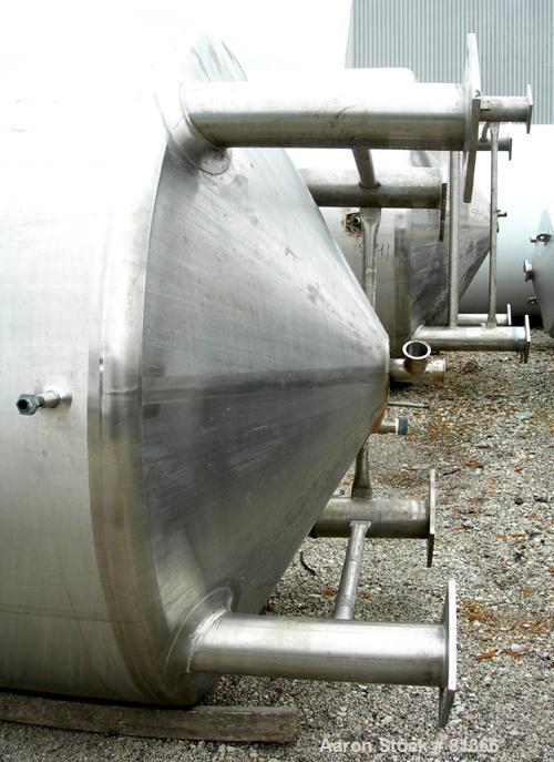 USED:Stainless Fabrication Inc double motion mix tank, 4000 gallon, 316L stainless steel, vertical. 7' diameter x 13' straight side. Dished top, coned bottom, stainless steel agitator bridge with a d...