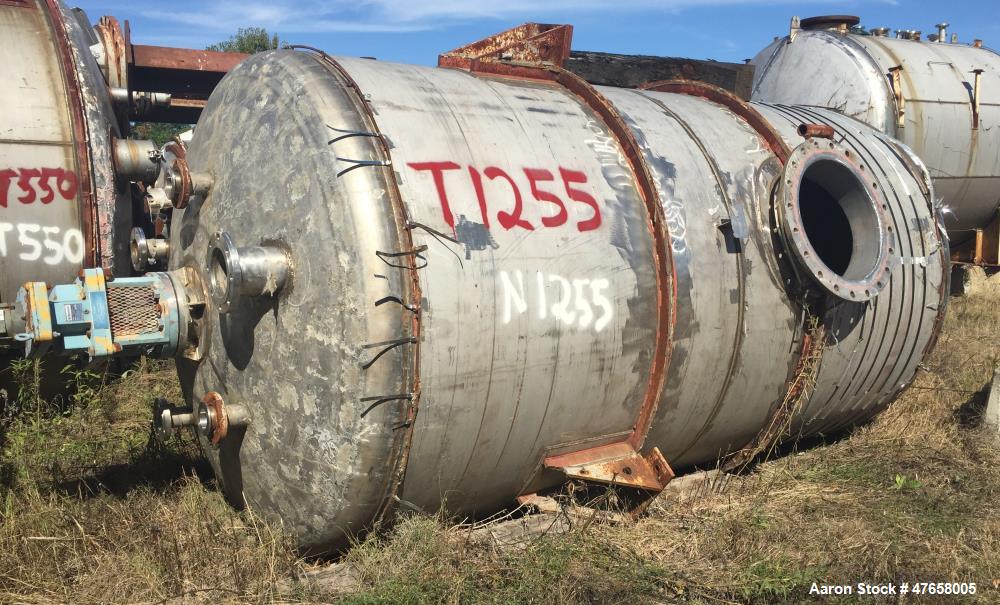 Used Toledo Tank, Approximately 2,600 Gallon, 304 Stainless Steel, Vertical. Approximate 72” diameter x 135” straight side. Internal rated 30 psi at 375 degrees F. 5/16" Wall thickness. Includes a 1/...