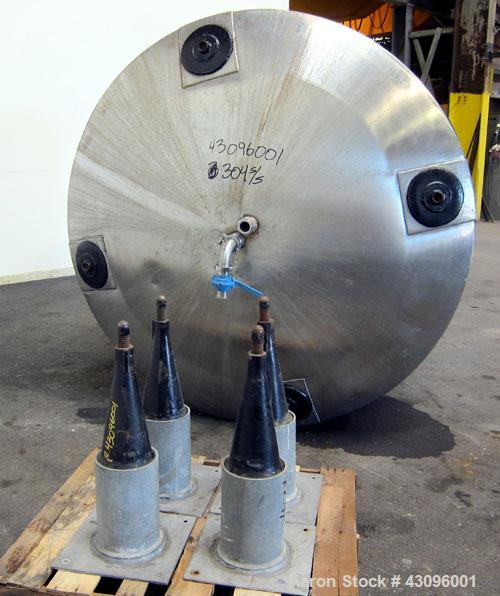 Used Toronto Coppersmithing Tank, 2500 Gallon, 304 Stainless Steel, Vertical. Approximate 84" diameter x 96" straight side, open top with a bolt on cover with (2) 1/3 hinged covers, dished bottom. (2...