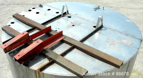 USED: Toronto Coppersmithing Company tank, 1900 gallon, 304 stainless steel, vertical. 84" diameter x 80" straight side. Flat top with 1/3 hinged cover, flat bottom. Carbon steel agitator bridge. Off...