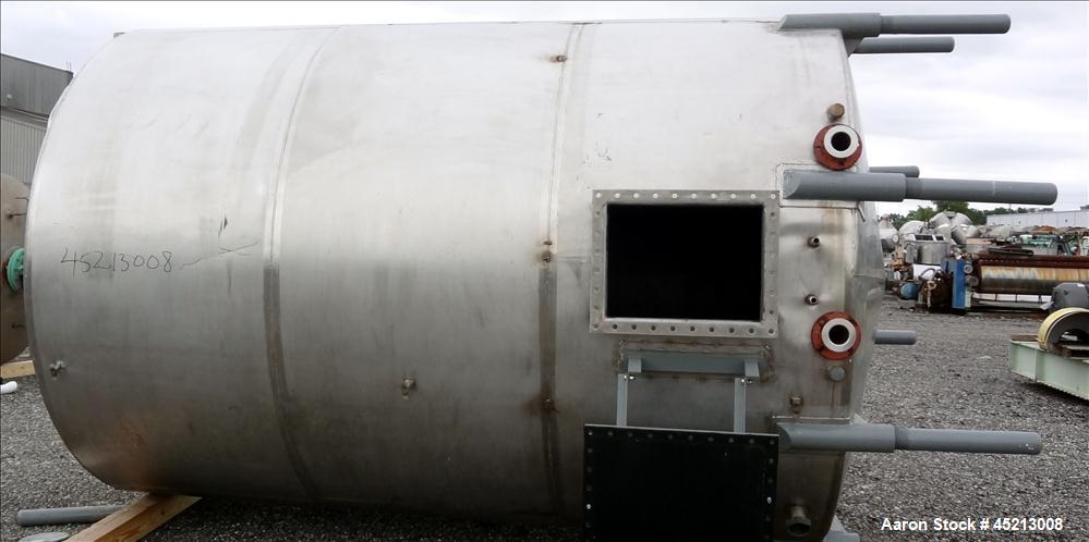 Used 5200 Gallon Stainless Steel Tri-Canada Fittings Tank