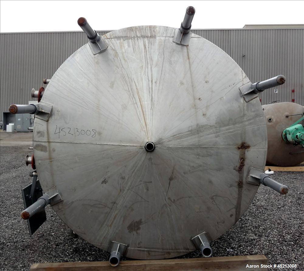 Used 5200 Gallon Stainless Steel Tri-Canada Fittings Tank