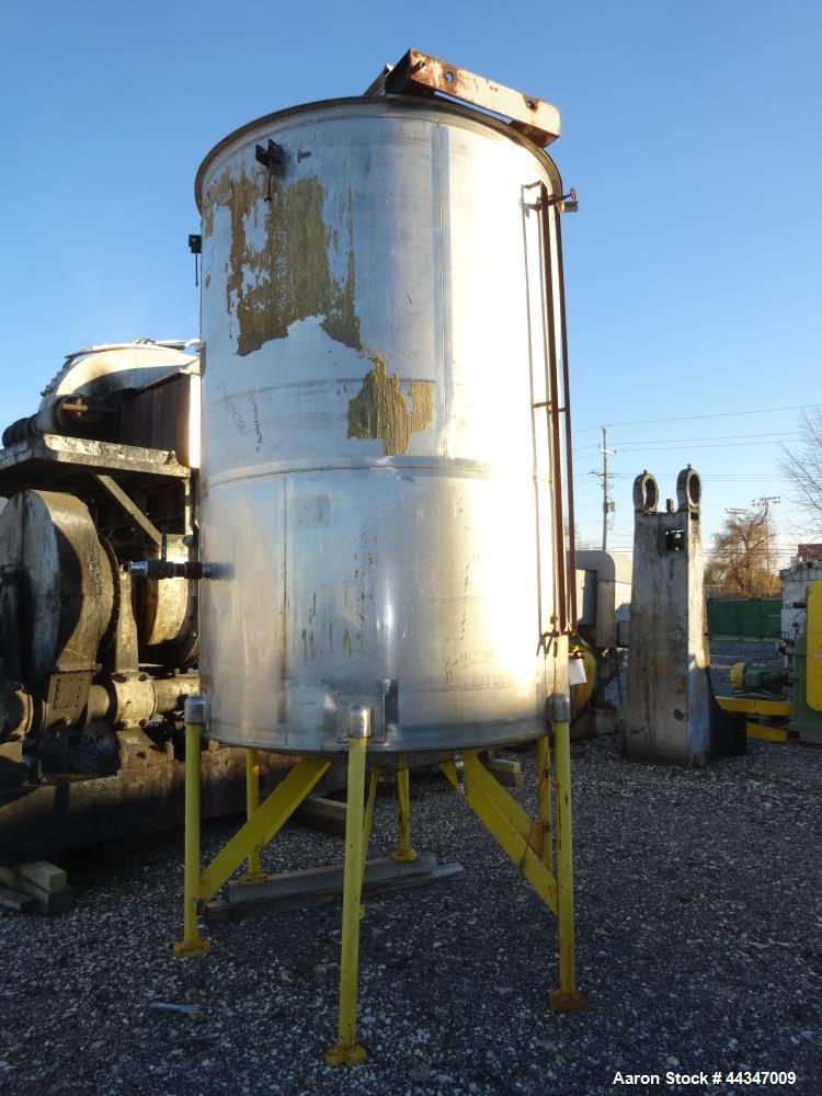 Used United Utensils Tank, 1500 Gallon, 304 Stainless Steel, Vertical. Approximate 67" diameter x 100" straight side. Open top with hinged cover, coned bottom. Approximate 3" center bottom outlet, se...