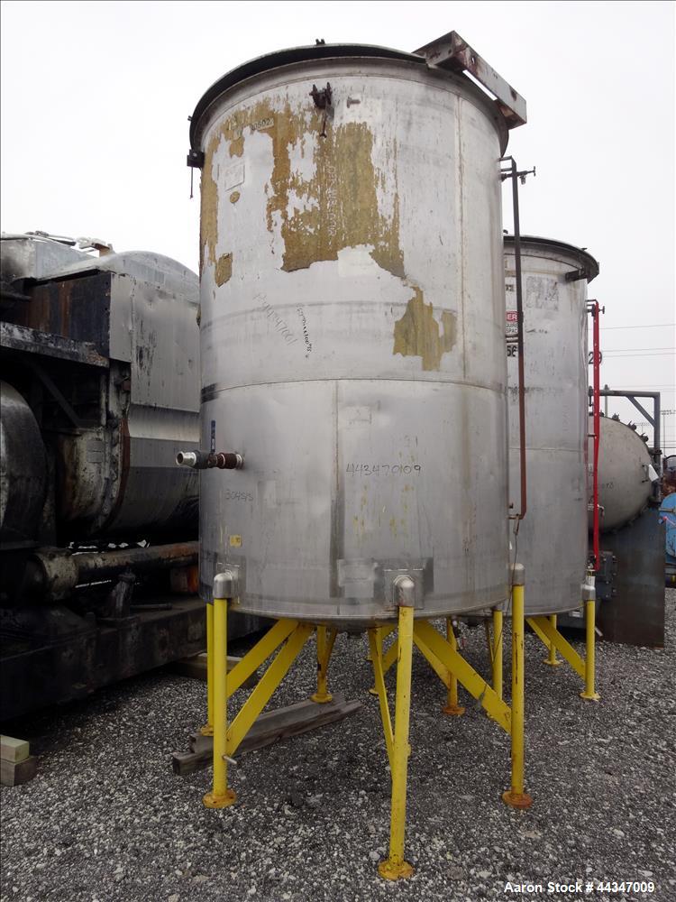 Used United Utensils Tank, 1500 Gallon, 304 Stainless Steel, Vertical. Approximate 67" diameter x 100" straight side. Open top with hinged cover, coned bottom. Approximate 3" center bottom outlet, se...