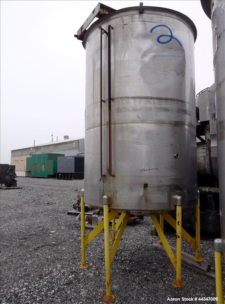 Used United Utensils Tank, 1500 Gallon, 304 Stainless Steel, Vertical. Approximate 67" diameter x 100" straight side. Open top with hinged cover, coned bottom. Approximate 3" center bottom outlet, se...