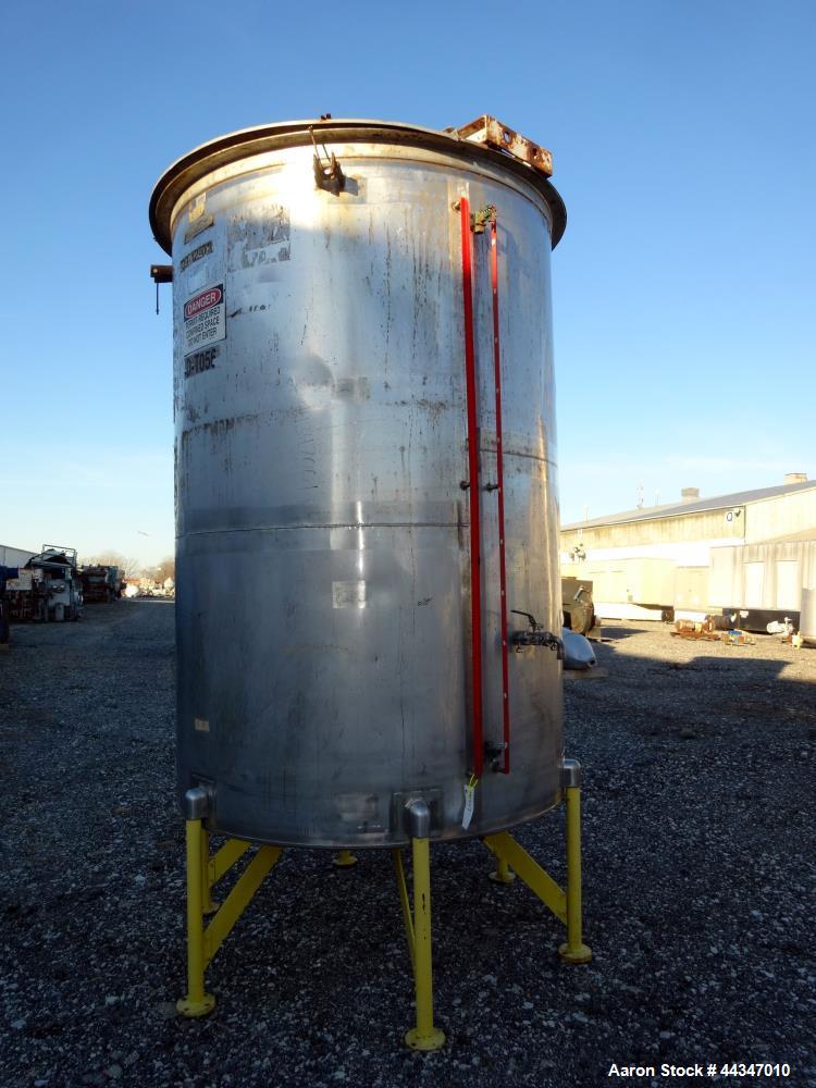 Used United Utensils Tank, 2000 Gallon, 304 Stainless Steel, Vertical. Approximate 72" diameter x 108" straight side. Open top with hinged cover, coned bottom. Approximate 3" center bottom outlet, se...