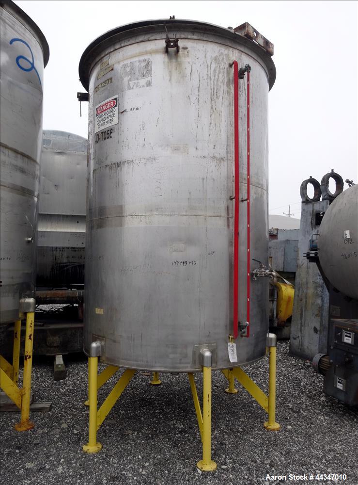 Used United Utensils Tank, 2000 Gallon, 304 Stainless Steel, Vertical. Approximate 72" diameter x 108" straight side. Open top with hinged cover, coned bottom. Approximate 3" center bottom outlet, se...