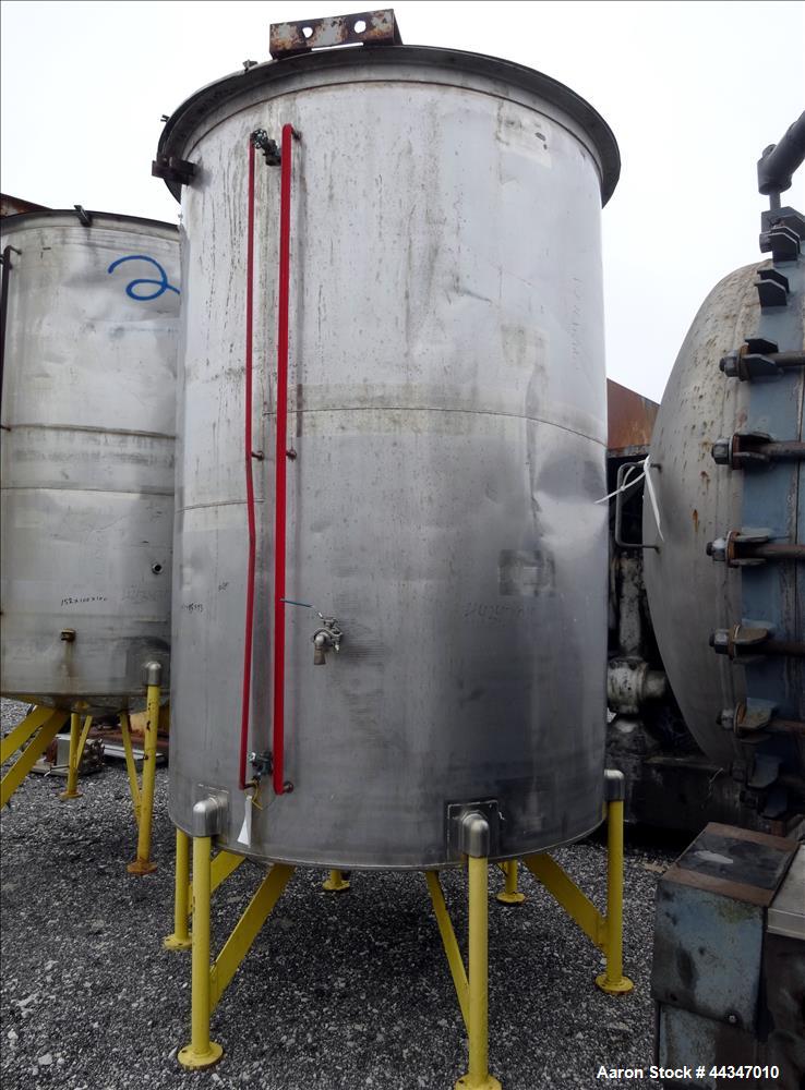 Used United Utensils Tank, 2000 Gallon, 304 Stainless Steel, Vertical. Approximate 72" diameter x 108" straight side. Open top with hinged cover, coned bottom. Approximate 3" center bottom outlet, se...