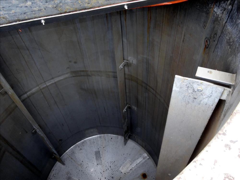 Used United Utensils Tank, 2000 Gallon, 304 Stainless Steel, Vertical. Approximate 72" diameter x 108" straight side. Open top with hinged cover, coned bottom. Approximate 3" center bottom outlet, se...