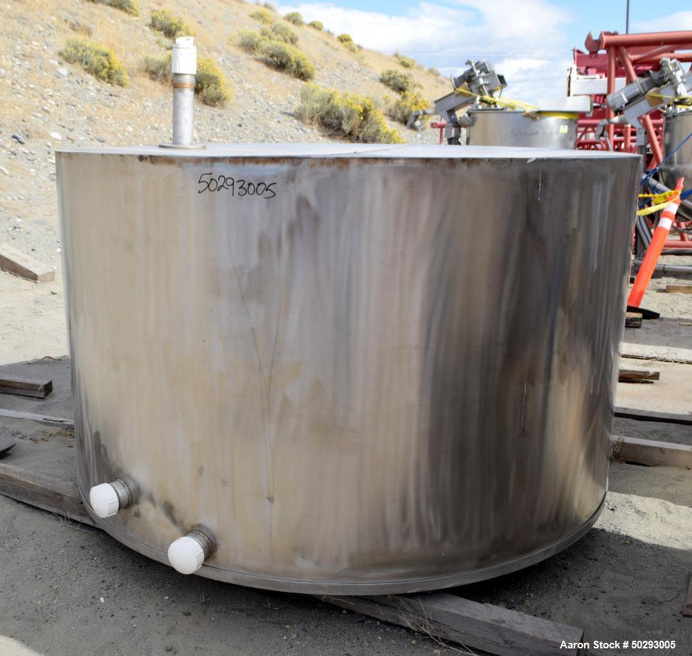 Used- Tank, Approximate 1,000 Gallon, Stainless Steel.