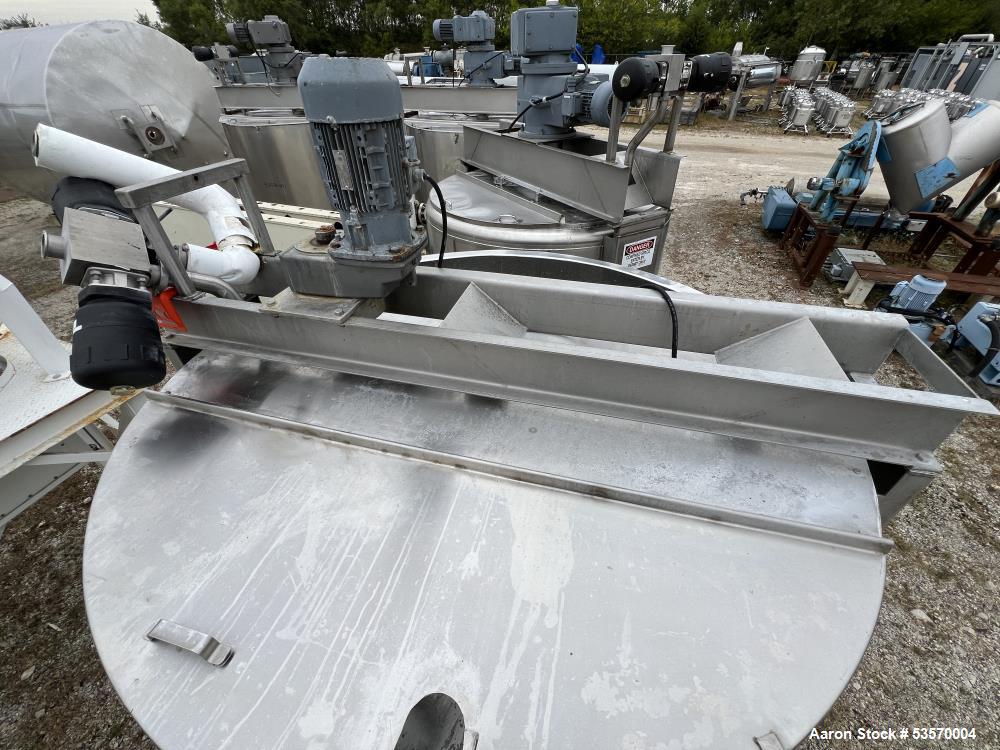 Viatec, Approximately 1,000 Gallon Tank with Agitator