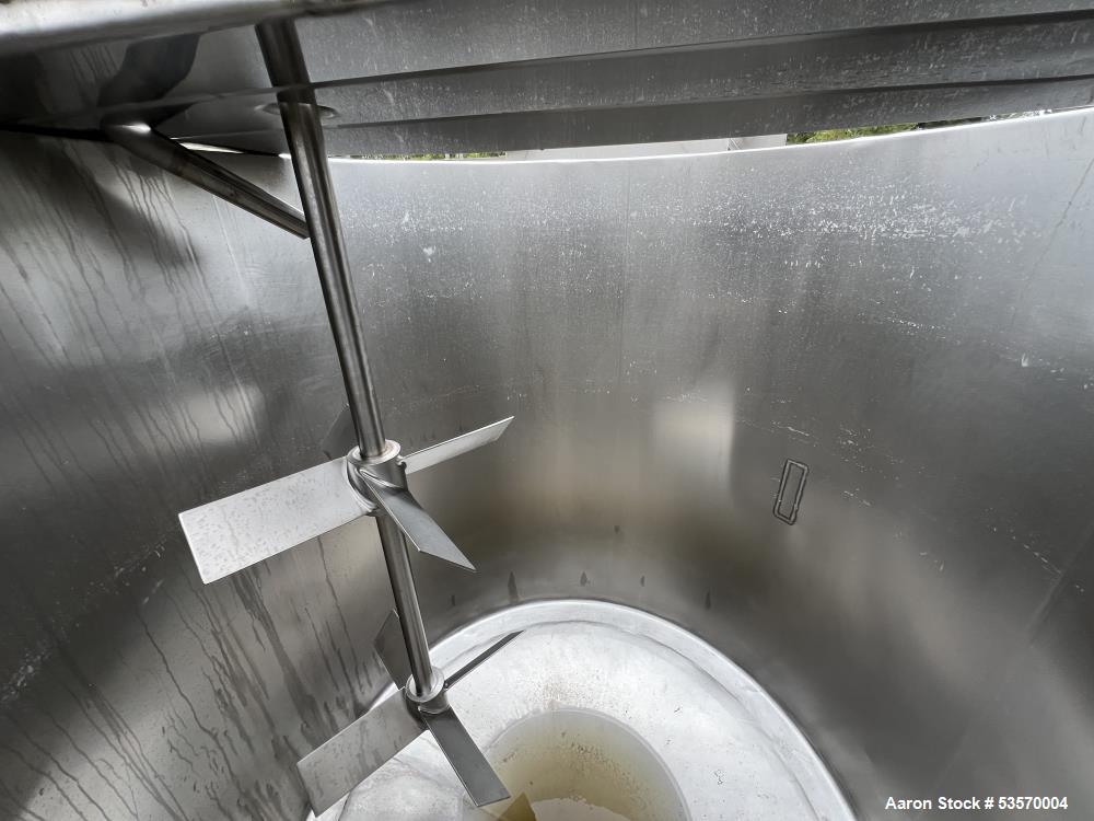 Viatec, Approximately 1,000 Gallon Tank with Agitator