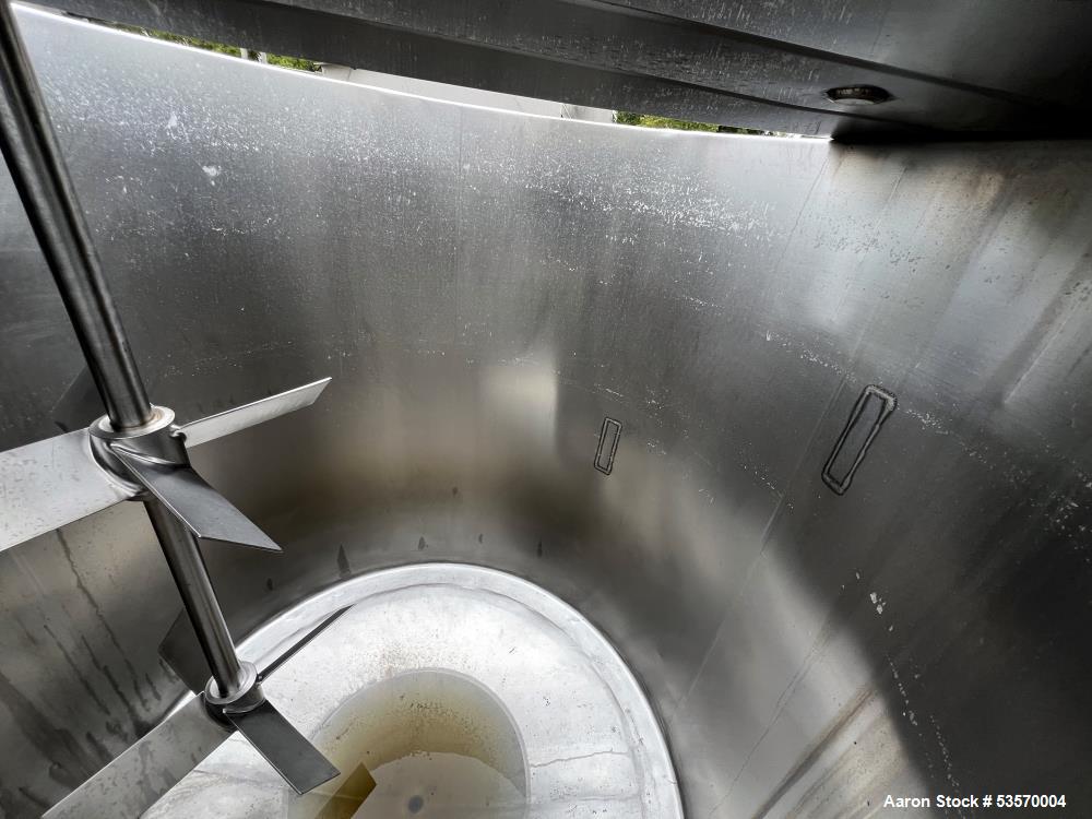 Viatec, Approximately 1,000 Gallon Tank with Agitator