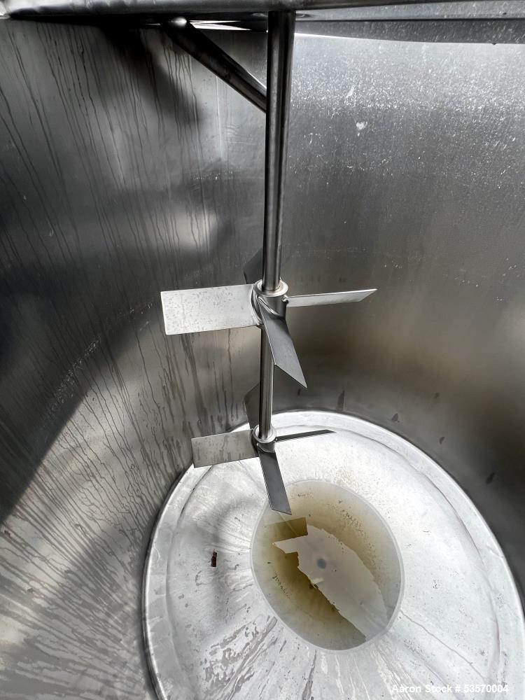 Viatec, Approximately 1,000 Gallon Tank with Agitator
